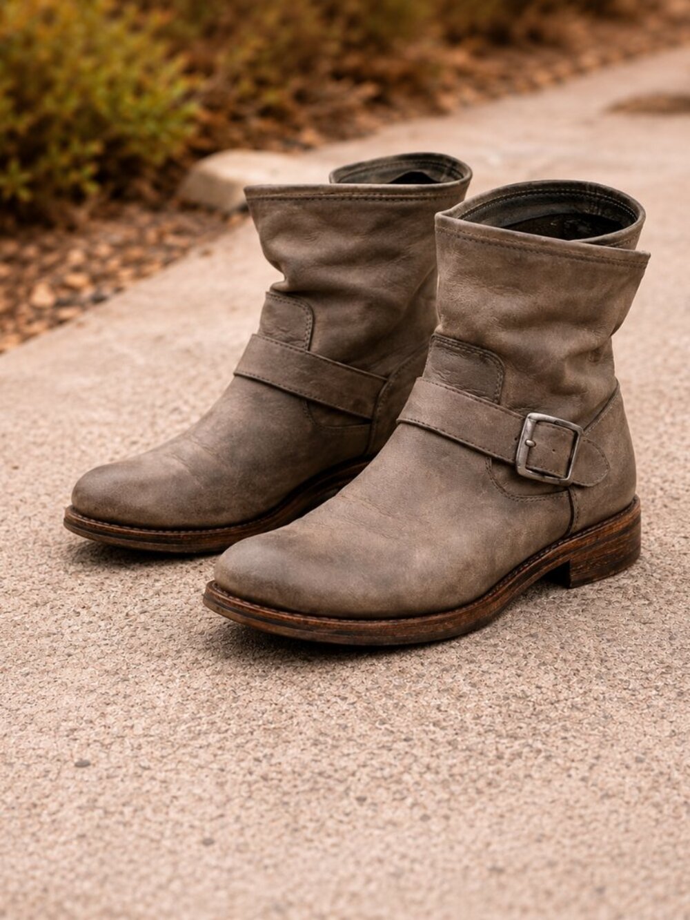 Frye Veronica Short Engineer Boots Gray Distressed Leather Size 8 Made in Mexico